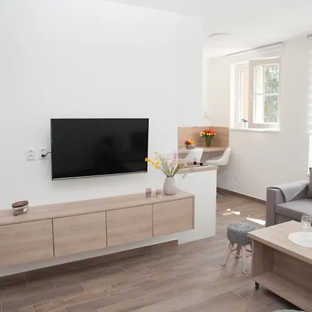 J4 Apartament *