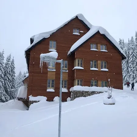 Apartament J4 *